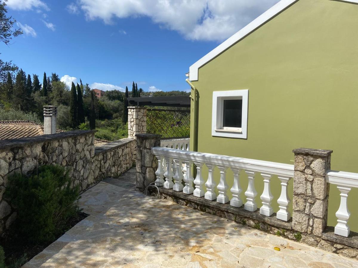 By The In Karoubatika Near Villa Ágios Ioánnis